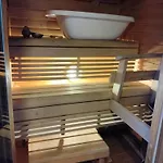 Horská chata Tunnelmallinen Moekki Saunalla